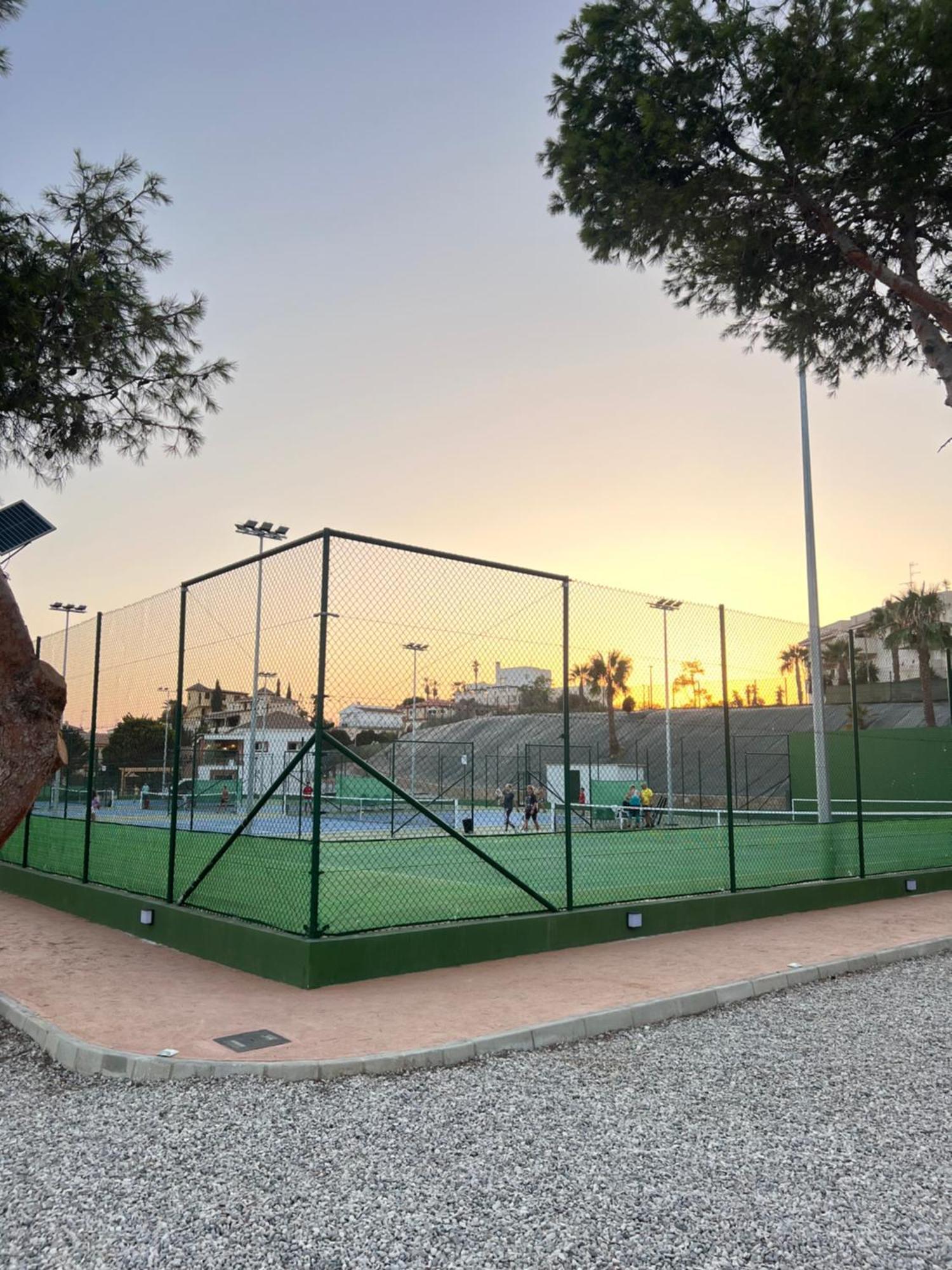 Piso Con Ac, Piscina Y Pista De Padel Y Tenis En Агілас Екстер'єр фото