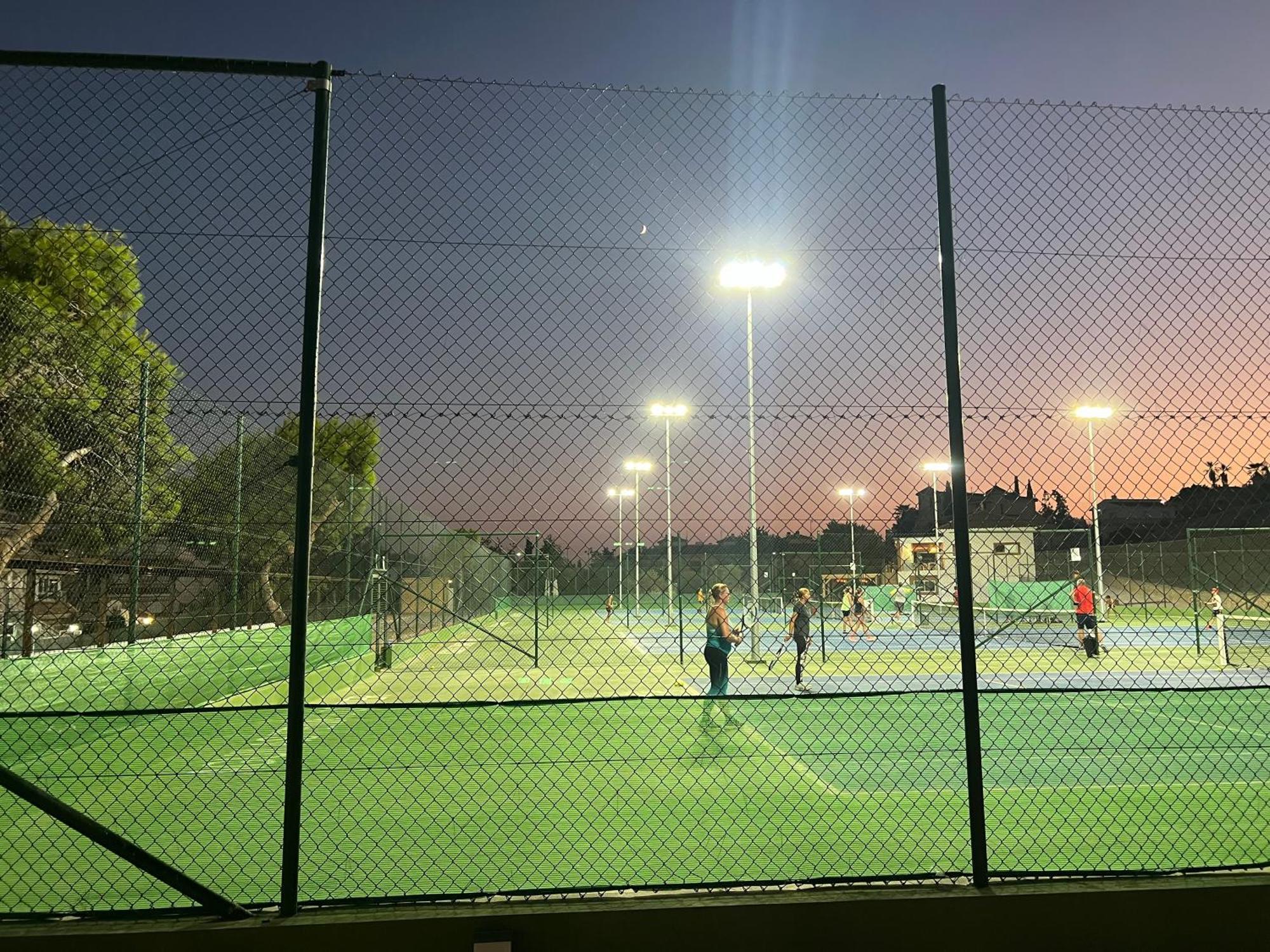 Piso Con Ac, Piscina Y Pista De Padel Y Tenis En Агілас Екстер'єр фото